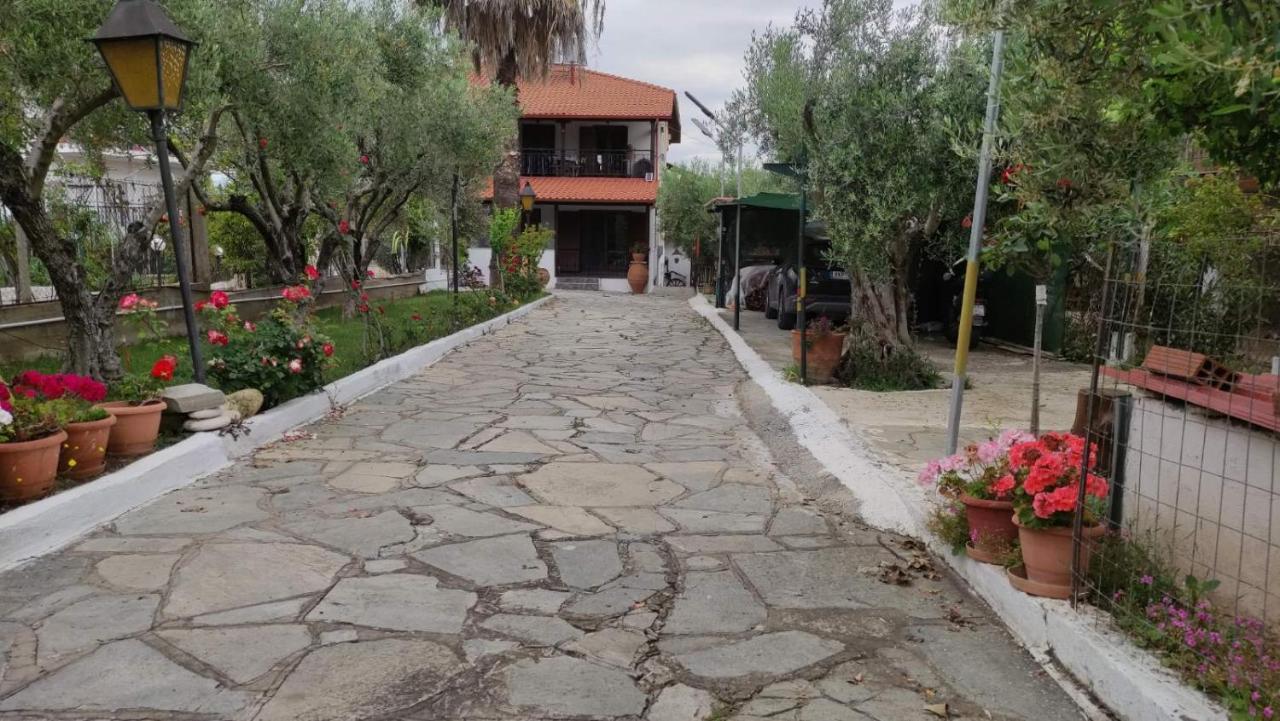 Keti'S Apartments Nea Moudania Buitenkant foto