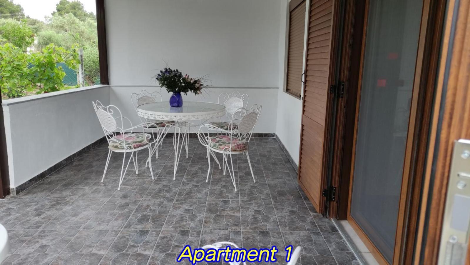 Keti'S Apartments Nea Moudania Buitenkant foto